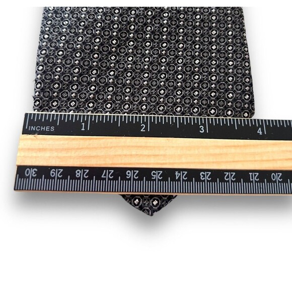 Carrot & Gibbs Men’s Formal Necktie 100% Italian Silk Black Silver Geo 4” Wide - Picture 6 of 6